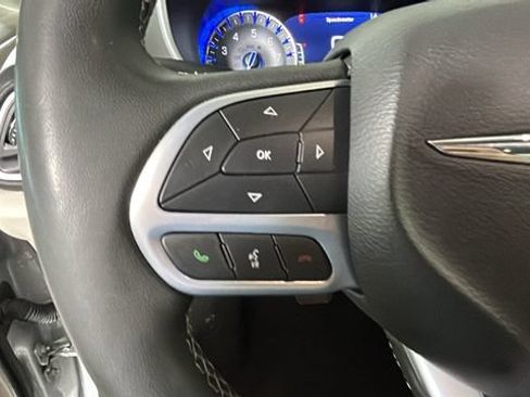 Used 2024 Chrysler Pacifica Touring-L FWD image 16