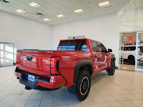 Used 2025 Toyota Tacoma TRD Off-Road AWD/4WD image 3