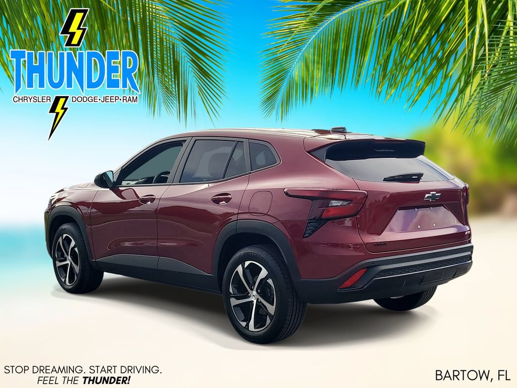 Used 2025 Chevrolet Trax RS w/ Sunroof Package FWD image 3