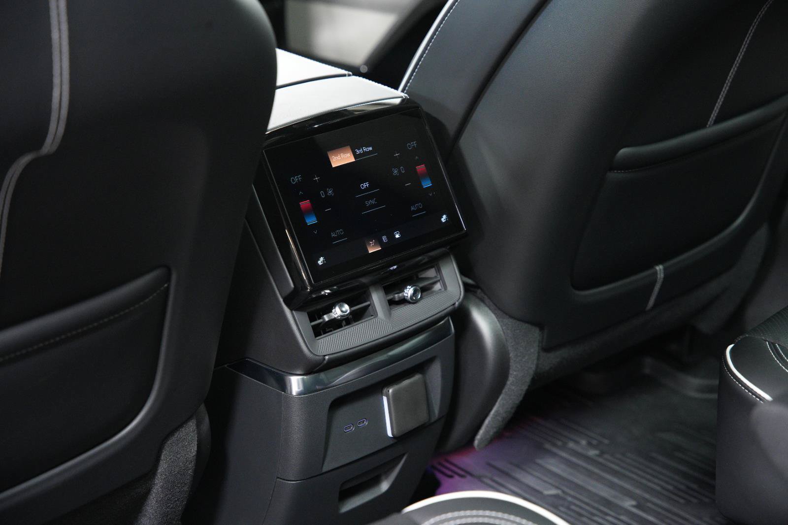 Used 2026 Cadillac Vistiq Platinum w/ LPO, Floor Liner Package AWD/4WD image 35