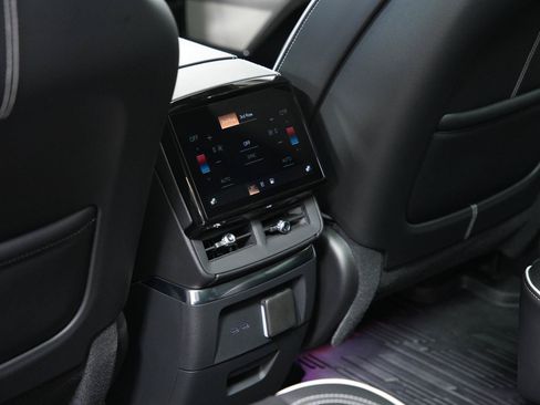 Used 2026 Cadillac Vistiq Platinum w/ LPO, Floor Liner Package AWD/4WD image 35