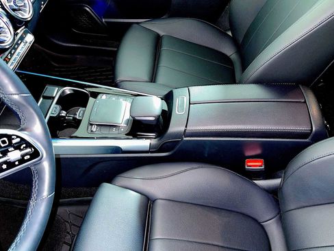 Used 2023 Mercedes-Benz GLB 250 4MATIC image 18