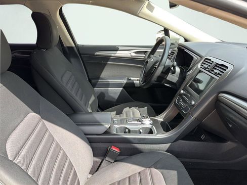 Used 2019 Ford Fusion SE FWD image 14