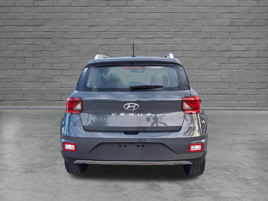 Used 2026 Hyundai Venue SEL FWD image 9
