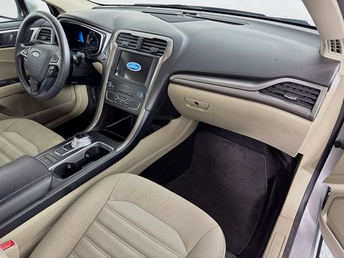 Used 2019 Ford Fusion SE image 27