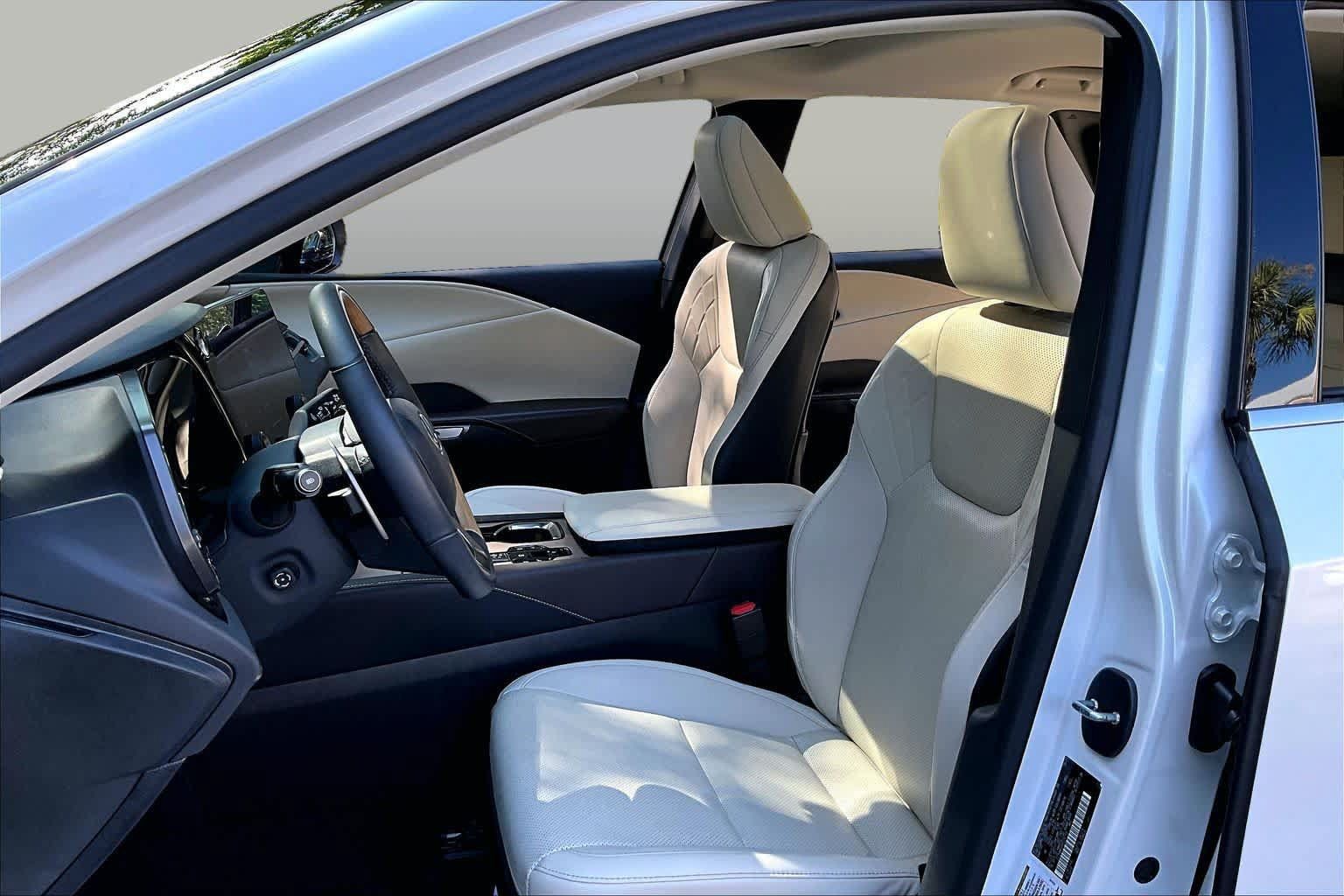 Used 2024 Lexus RX 350 Premium w/ Cold Area Package AWD/4WD image 8