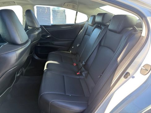 Used 2022 Lexus ES 350 w/ Premium Package image 16