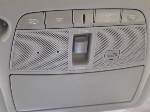 Used 2018 Nissan Maxima Platinum image 12