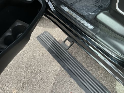 Used 2020 RAM 1500 Laramie AWD/4WD image 12
