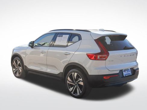Used 2025 Volvo XC40 B5 Plus image 5