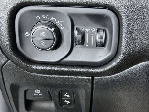 Used 2025 RAM 1500 Laramie AWD/4WD image 15