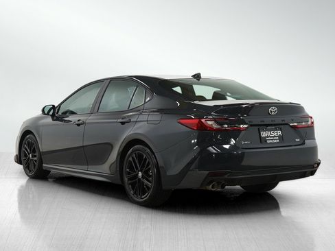 Used 2025 Toyota Camry SE image 3