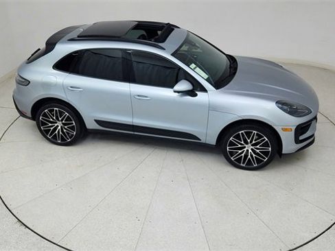 Used 2024 Porsche Macan w/ Premium Plus Package image 75