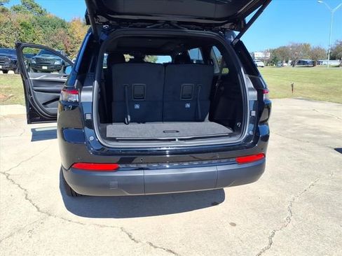 New 2025 Jeep Grand Cherokee L Limited w/ Luxury Tech Group II image 19