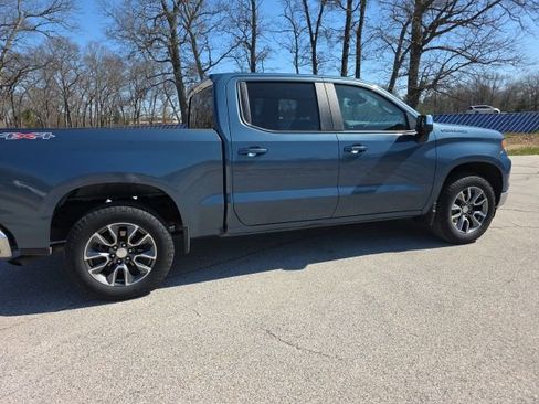 Used 2024 Chevrolet Silverado 1500 LT AWD/4WD image 9