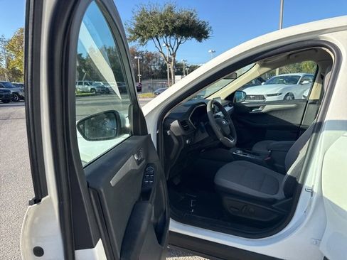 Certified 2020 Ford Escape SE image 12