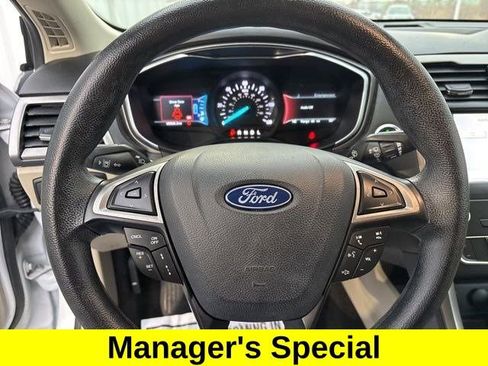 Used 2019 Ford Fusion SE image 16