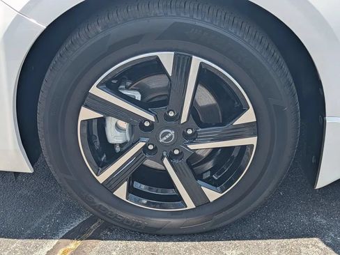 Certified 2025 Nissan Sentra SV w/ Trunk Package FWD image 11