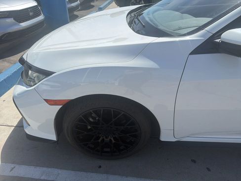 Used 2017 Honda Civic Sport image 8