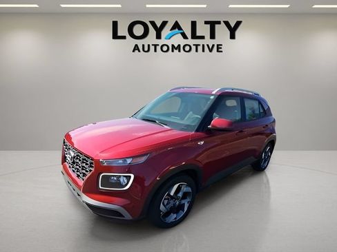 Used 2024 Hyundai Venue Limited FWD image 2