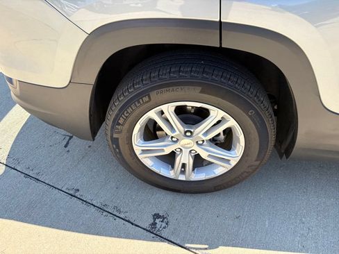 Used 2023 GMC Terrain SLE w/ Driver Convenience Package FWD image 27