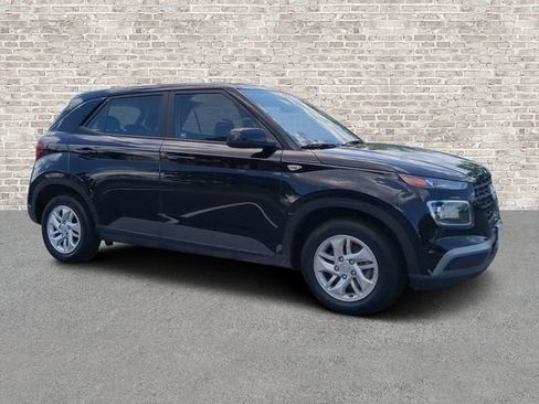 Used 2021 Hyundai Venue SE FWD image 1