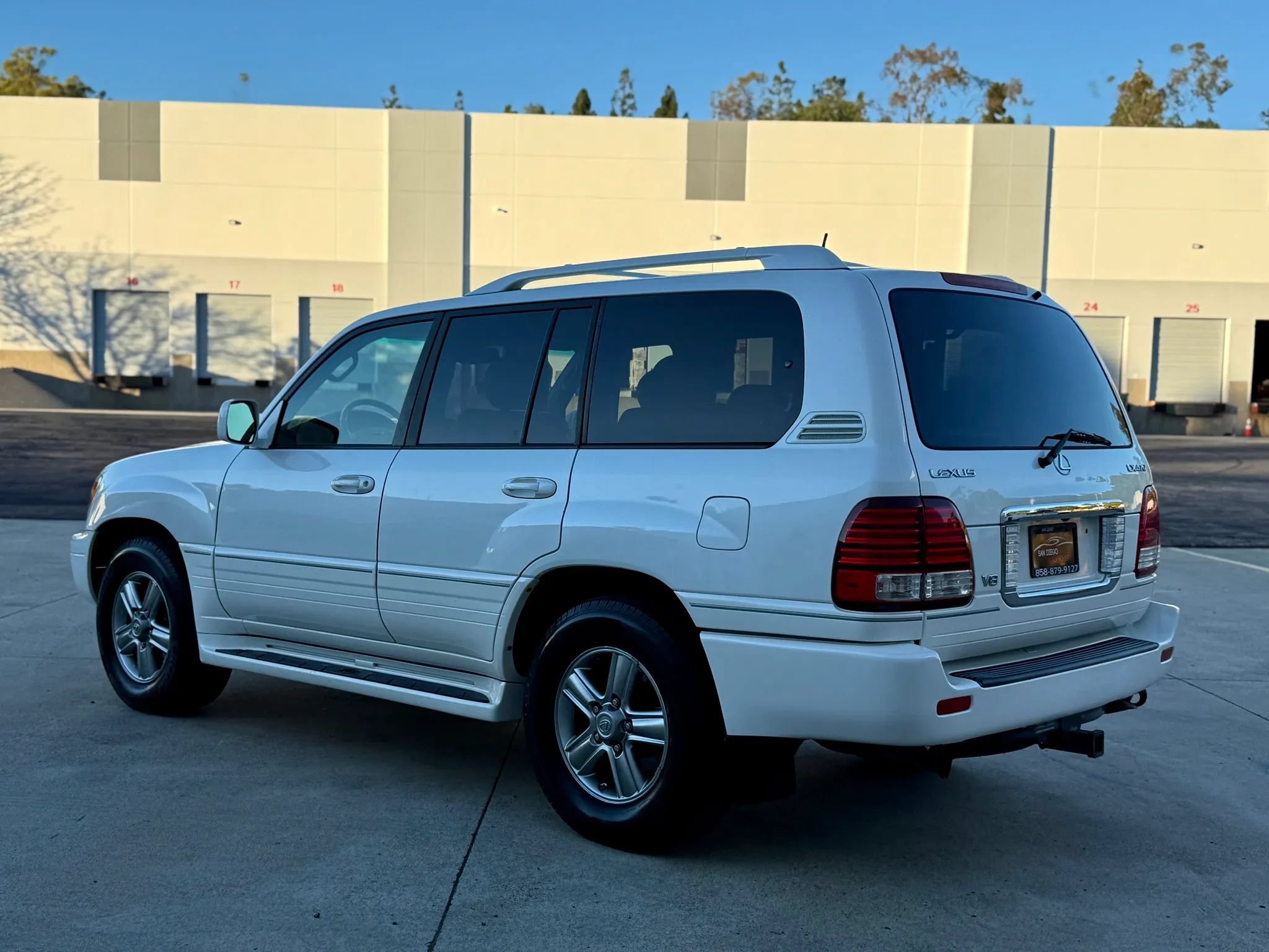 Used 2006 Lexus LX 470 4WD w/ Preferred Accessory Pkg image 40