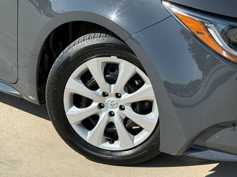 Used 2024 Toyota Corolla LE FWD image 2