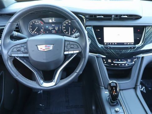Used 2024 Cadillac XT6 Premium Luxury image 15