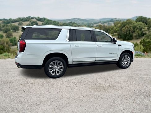 Used 2023 GMC Yukon XL Denali AWD/4WD image 11
