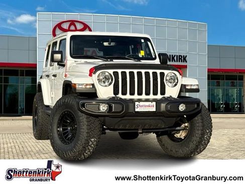 Used 2022 Jeep Wrangler Unlimited Sahara AWD/4WD image 1