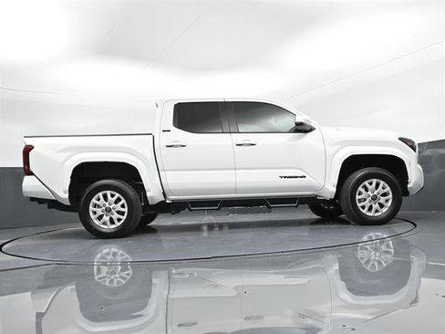 Certified 2026 Toyota Tacoma SR5 image 34