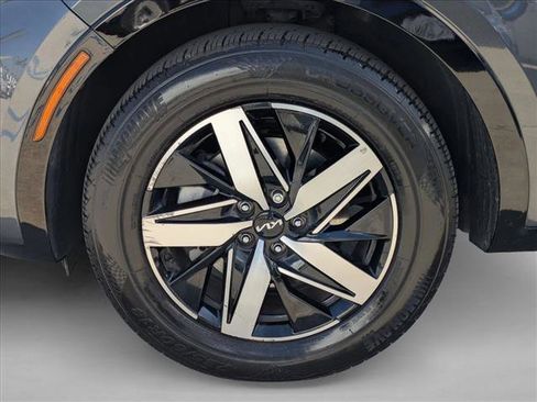 Used 2023 Kia Sorento S image 25