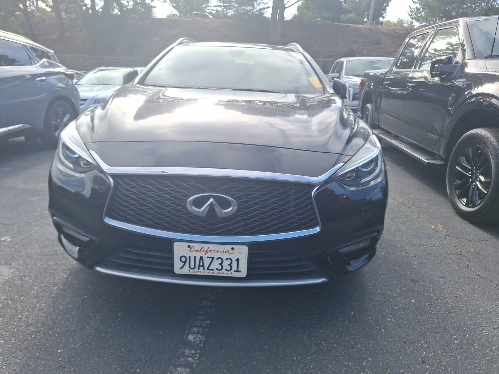 Used 2018 INFINITI QX30 Premium w/ Navigation Package FWD image 2