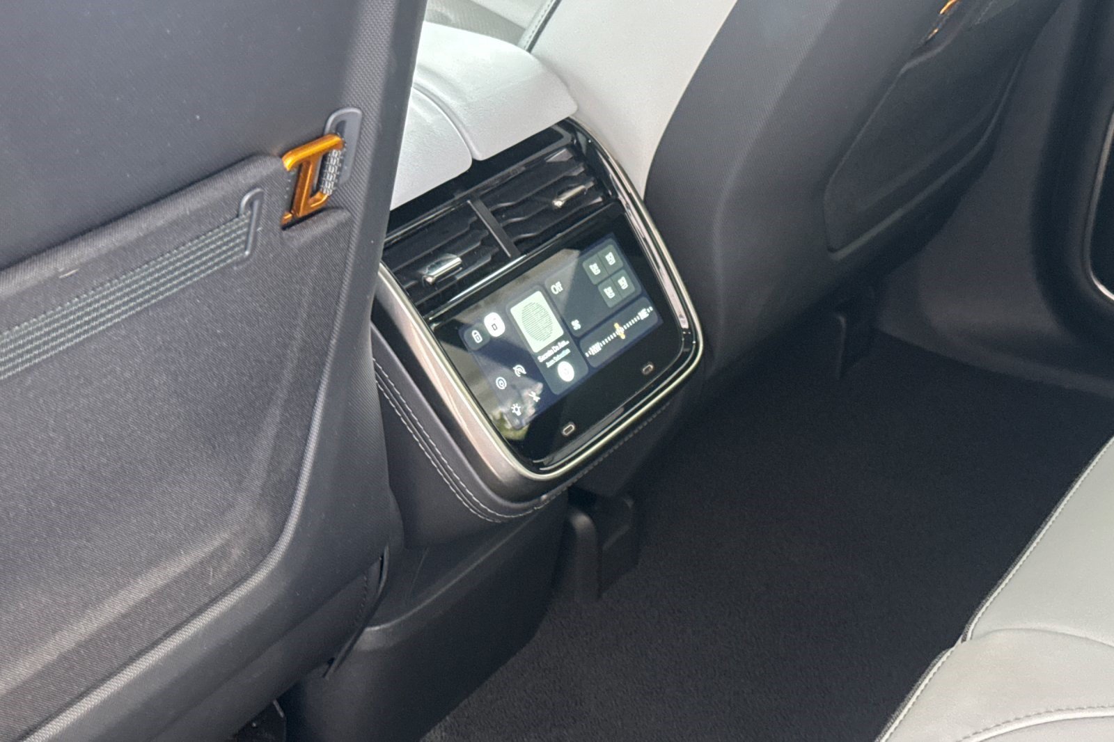 Used 2025 Rivian R1S Adventure Dual AWD/4WD image 16