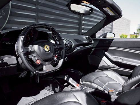 Used 2018 Ferrari 488 Spider image 2