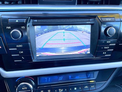 Used 2015 Toyota Corolla LE image 20