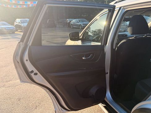 Used 2017 Nissan Rogue SV AWD/4WD image 21
