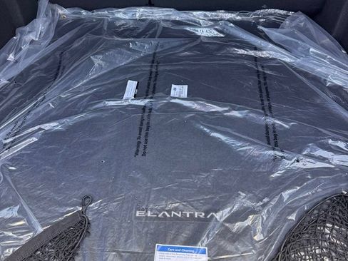 Used 2025 Hyundai Elantra Limited FWD image 13