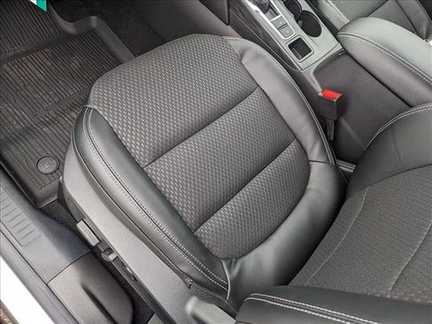 Used 2024 Ford Escape SE image 4