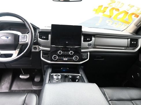 Used 2024 Ford Expedition XLT image 5