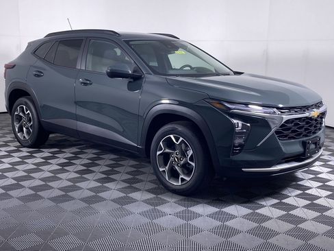 New 2025 Chevrolet Trax LT w/ Driver Confidence Package image 19