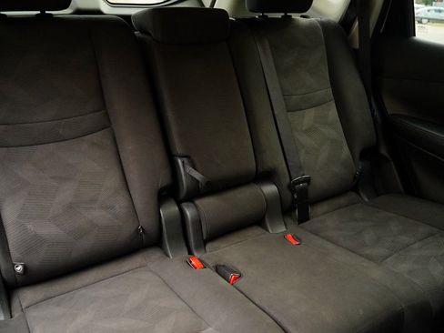 Used 2016 Nissan Rogue SV image 30