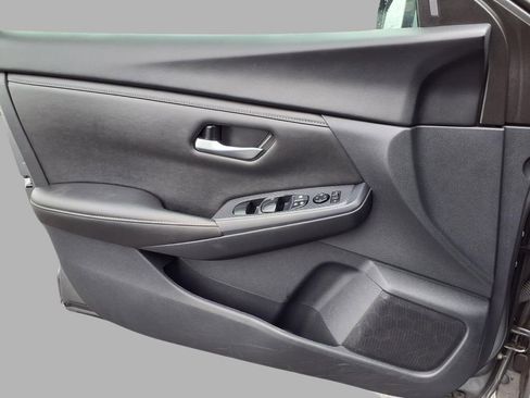 Certified 2024 Nissan Sentra SV FWD image 19