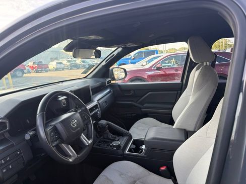 Used 2025 Toyota 4Runner SR5 AWD/4WD image 2