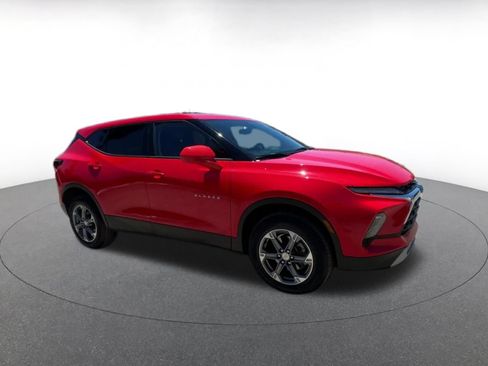 Used 2025 Chevrolet Blazer LT FWD image 2