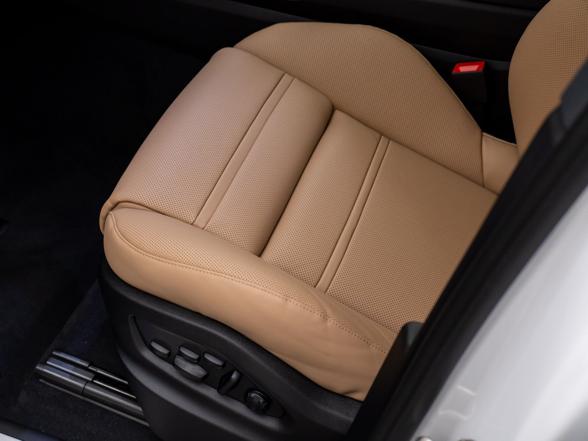 Certified 2026 Porsche Cayenne AWD/4WD image 16