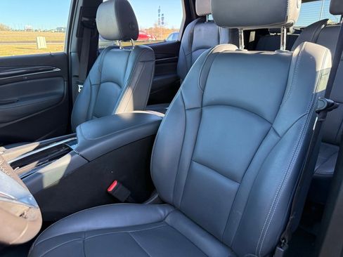 Used 2023 Buick Enclave Essence w/ Experience Buick Package image 10