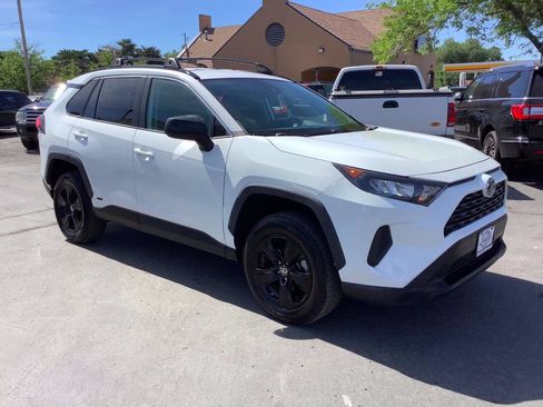Used 2021 Toyota RAV4 LE AWD/4WD image 1