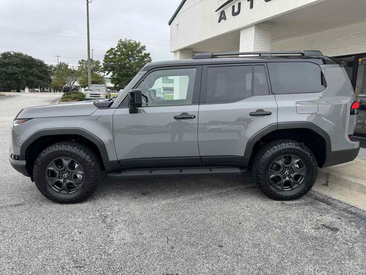 Used 2025 Lexus GX 550 AWD/4WD image 45